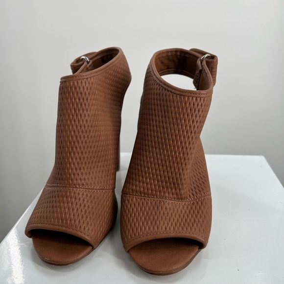 Heart In D High Heels Ladies Size 5 1/2 - Picture 2 of 8